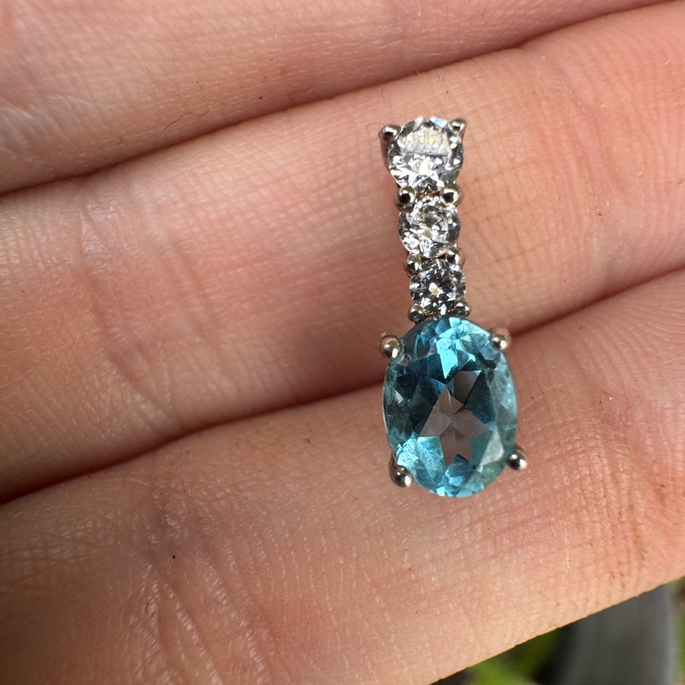 Solid sterling genuine blue topaz/goshenite pendant _super sparkly - Picture 9 of 16